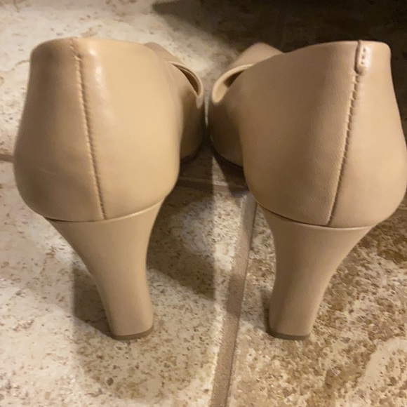 Like New - Picture 3 of 4